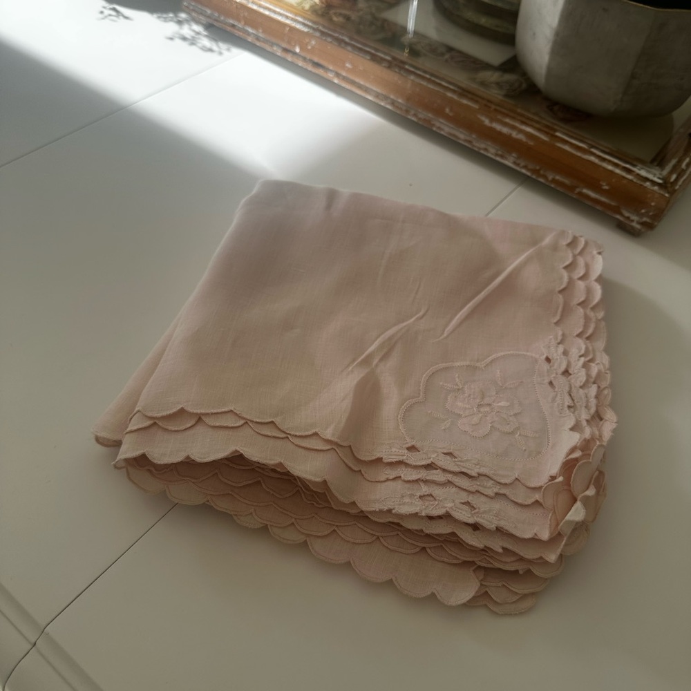 Pink Scalloped Edge linen Napkins (12)